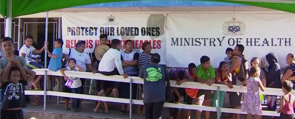 Families line up to get vaccinated in Samoa. 