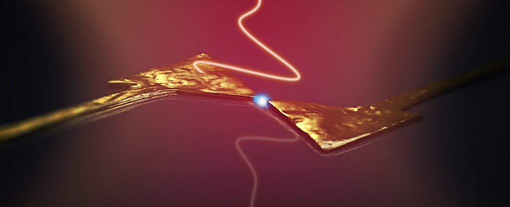 Illustration of how electrons move between two nanoantenna arms. 