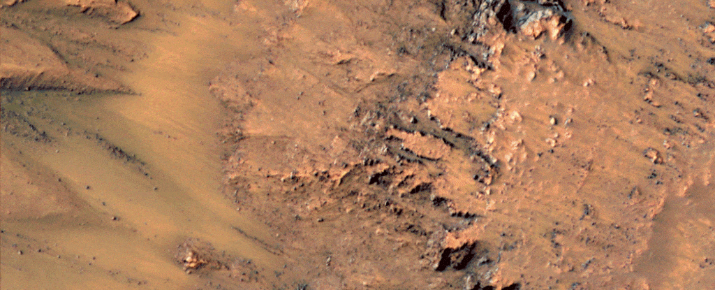 Can Mars’ landslides be caused by underground salt and melting ice?