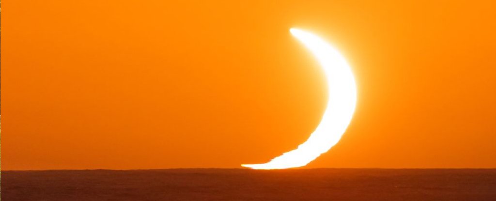 Antarctica's Total Solar Eclipse Looks Stunning in These Phenomenal Photos