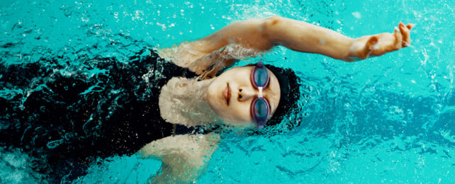 woman doing backstroke