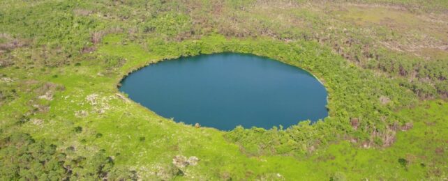 blue hole in bahamas