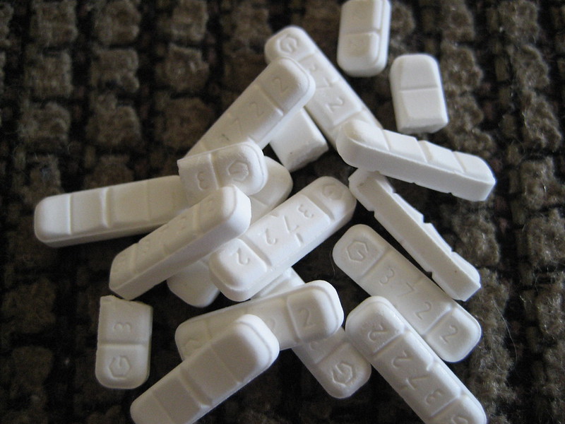 photo of rectangular white pills 