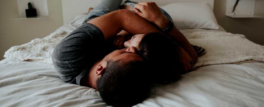 The Science of How Physical Affection Boosts Health : ScienceAlert