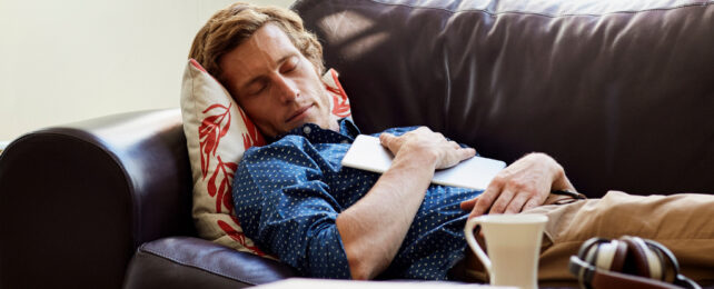 Here's How to Keep Your Afternoon Power Nap From Ruining Your Day