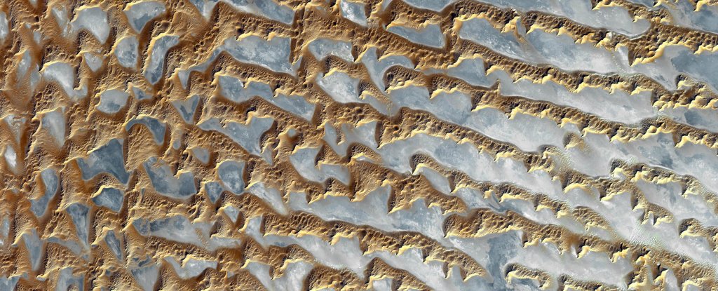 This Hypnotising Sand Sea Is Bigger Than France, And Looks Incredible ...