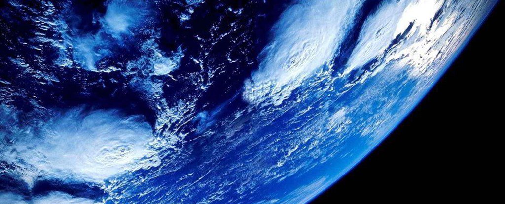 earth-s-atmosphere-is-slowly-leaking-oxygen-and-scientists-aren-t-sure-why